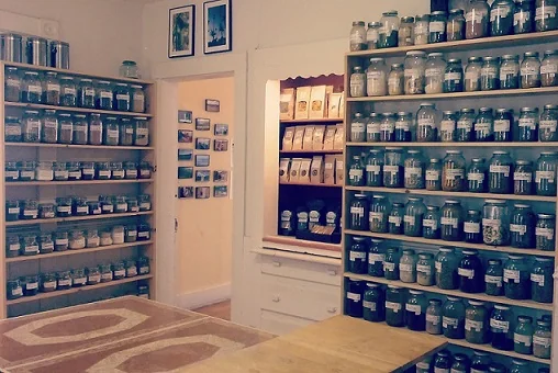 Grian Herbs Apothecary shop photograph